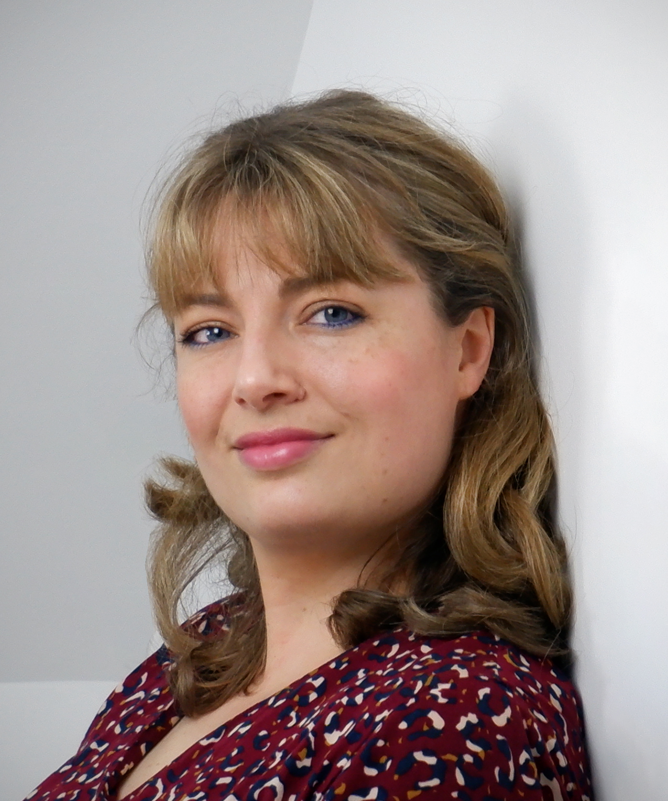 Portrait of veterinary reviewer Siân Burwood